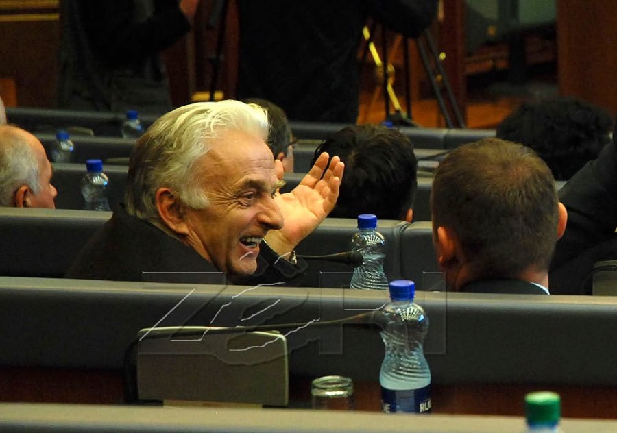 Hoti shpreh ngushëllime për vdekjen e ish-kryetarit të Prizrenit, Ekrem Kryeziu