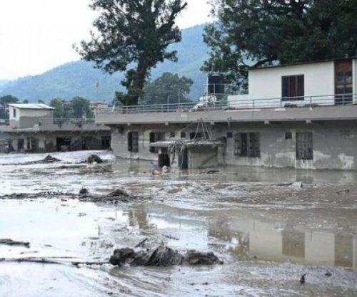 100 viktima dhe 380 turistë të zhdukur pas përmbytjeve në Nepal