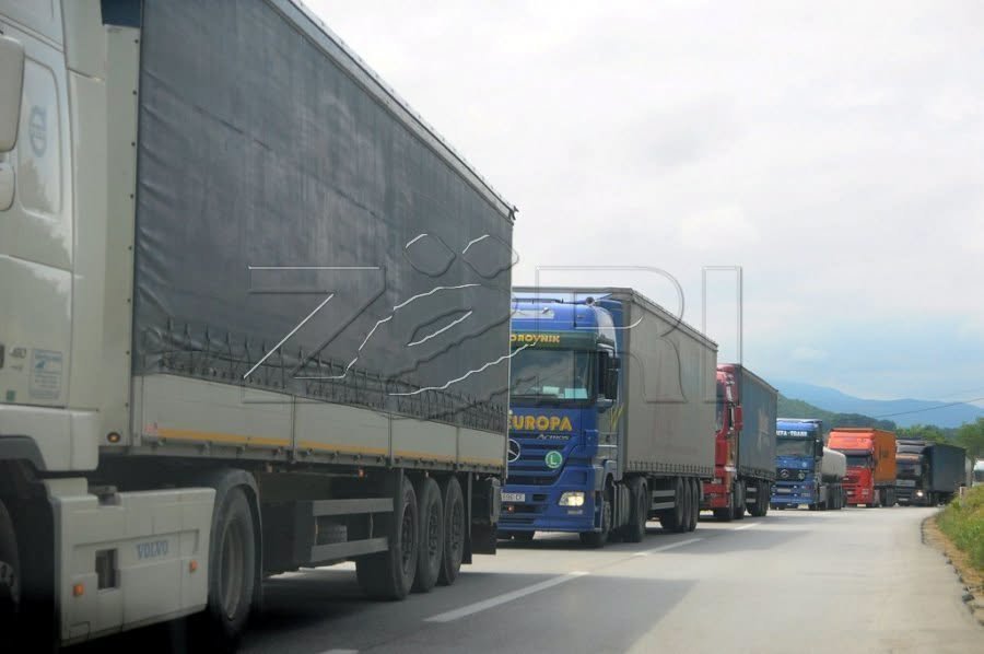Temperaturat e larta, kufizohet qarkullimi i automjeteve të rënda