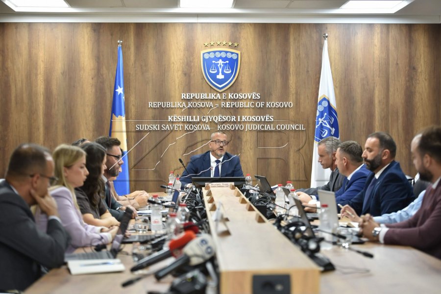Ndërhyrja e Qeverisë në buxhet, KGJK-ja shqyrton adresimin e çështjes në Kushtetuese