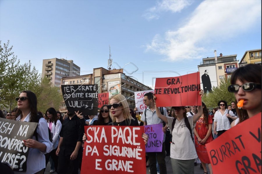Sot protestohet në Prishtinë me moton “Vrasja e grave të trajtohet si urgjencë kombëtare”