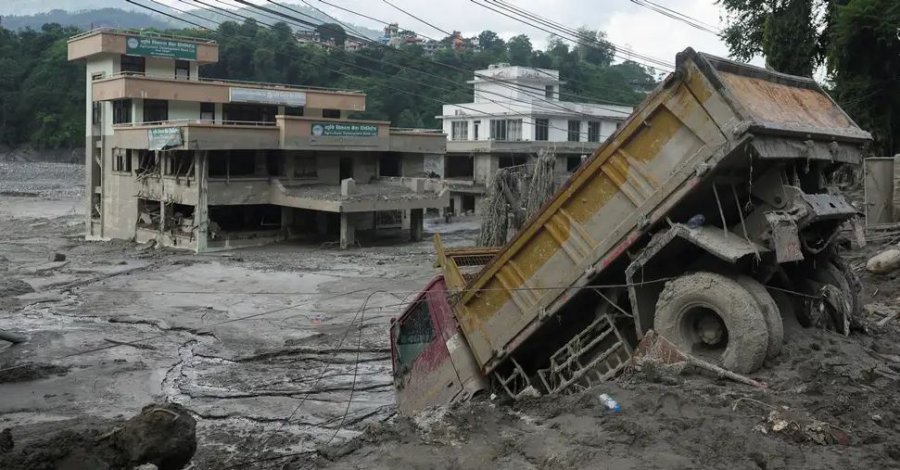 Mbi 500 të vdekur në Nepal