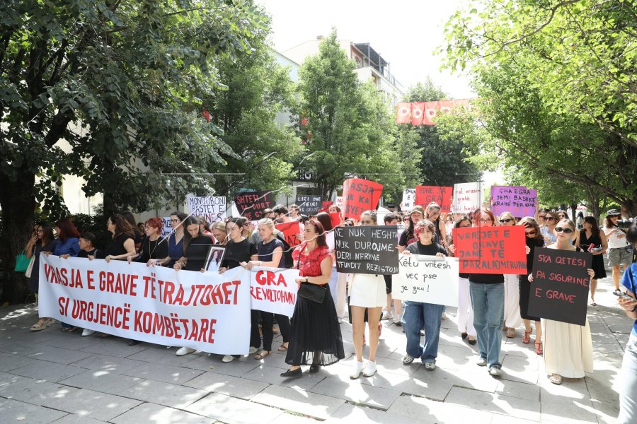Protestë në Prishtinë: Çështja e vrasjeve të grave të trajtohet si urgjencë kombëtare