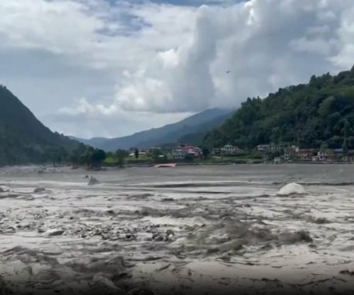 Përmbytjet në Nepal: Mbi 900 të vdekur, mbi 4 mijë të zhdukur