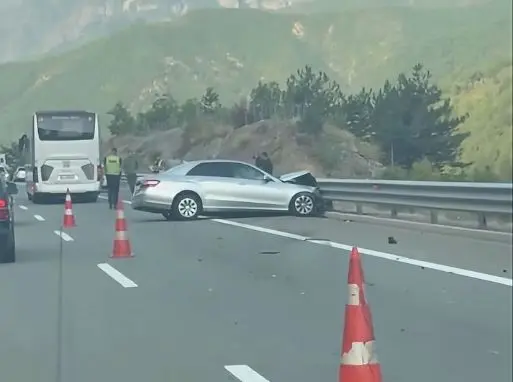 Aksident në “Rrugën e Kombit”