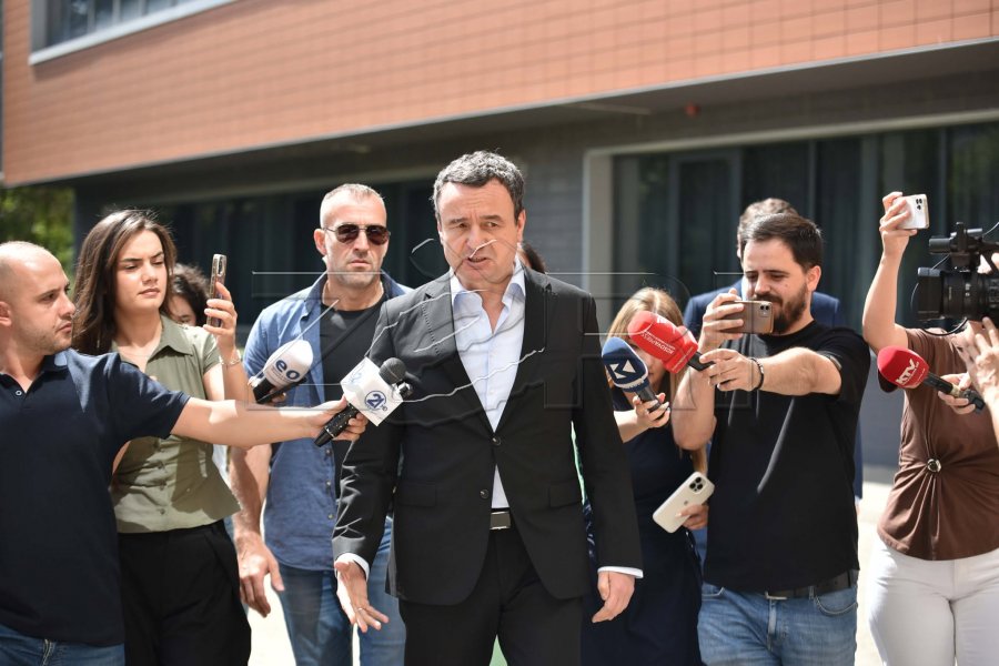 “Urojmë të arrijmë marrëveshje”, Kurti shkon në Kuvend për takim me Abdixhikun