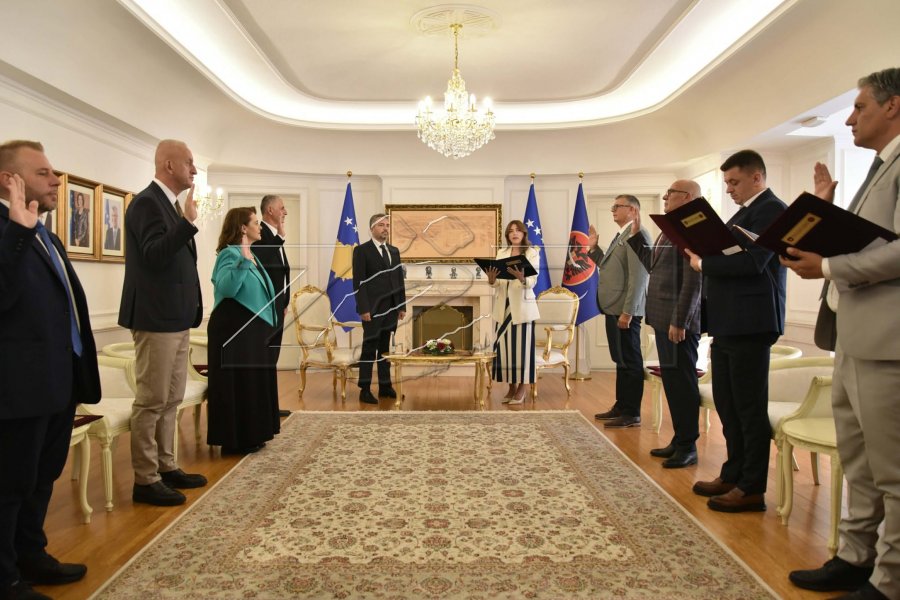 Emri i dytë i PDK-së s’u emërua, Haxhiu deklarohet pas betimit të anëtarëve të KQZ-së