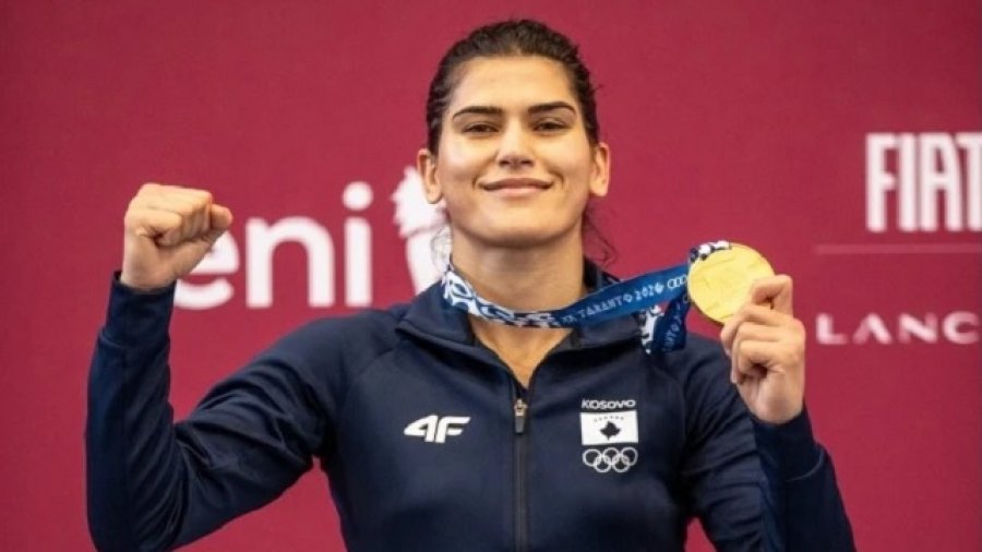 Donjeta Sadiku triumfoi në Taranto, Federata e Boksit: Kemi bërë jehonë për suksesin e saj
