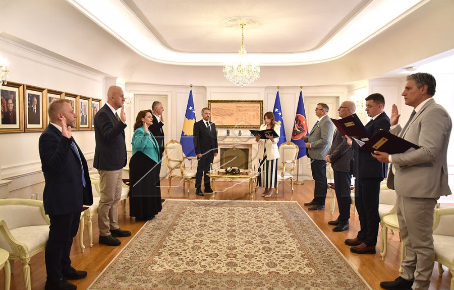 Emri i dytë i PDK-së s’u emërua, Haxhiu deklarohet pas betimit të anëtarëve të KQZ-së