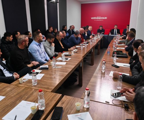 Kurti mbledh drejtuesit e qendrave të LVV-së, diskutohet për situatën aktuale politike në vend