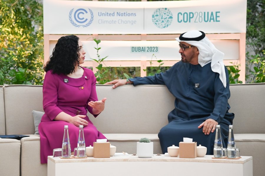 Osmani udhëton zyrtarisht për në Emiratet e Bashkuara Arabe, me ftesë të presidentit 