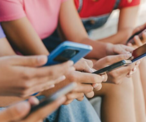 Sllovenia shqyrton ndalimin e rrjeteve sociale për fëmijët nën 15 vjeç