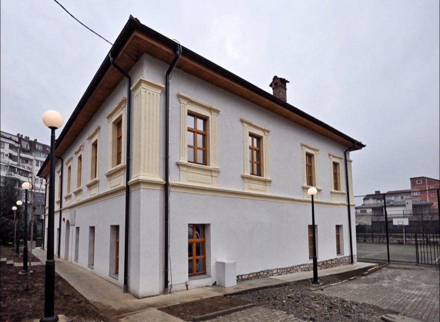 Përfundon restaurimi i shkollës së vjetër ish-Mejtepi Ruzhdije në Gjakovë