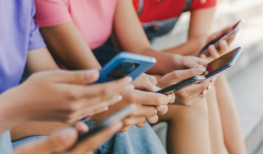 Sllovenia shqyrton ndalimin e rrjeteve sociale për fëmijët nën 15 vjeç