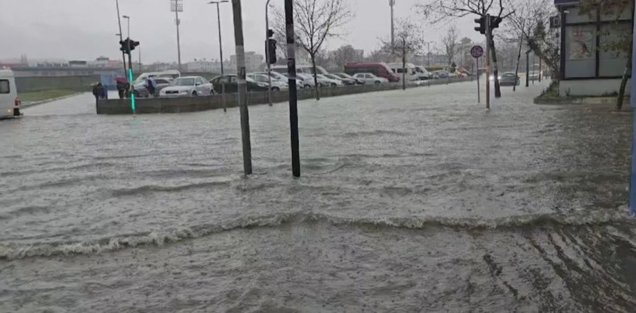 Paralajmërim për reshje të dendura shiu në Durrës: Apel për gatishmëri maksimale dhe masa parandaluese