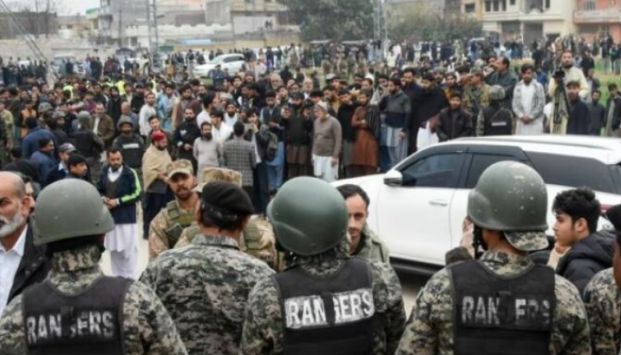 31 të vrarë nga sulmi vetëvrasës në një xhami në Pakistan