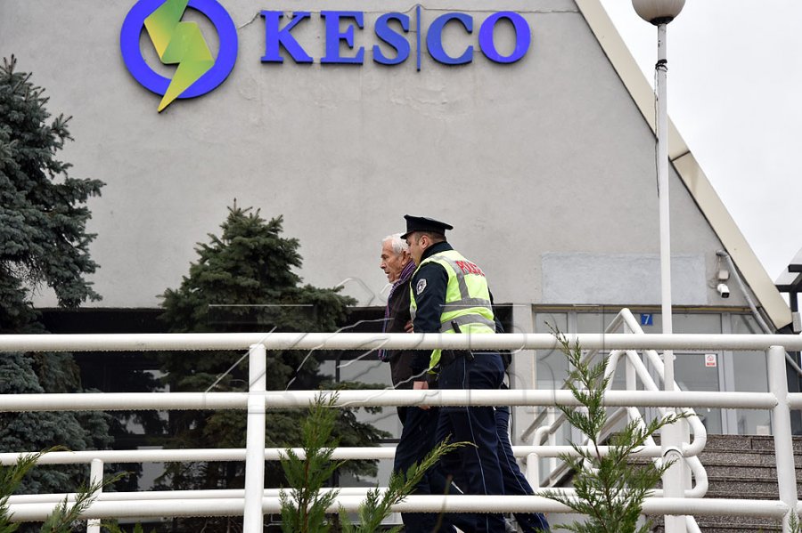 Arrestohet një protestues para KEDS-it 