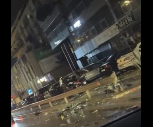 Aksidenti i rëndë në Prishtinë, polica: Shoferi humbi drejtimin, u përplas me 8 vetura të parkuara