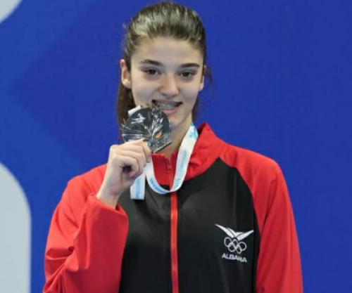 Lanika Rexhepi nga Prishtina shkruan histori për Shqipërinë në Kampionatin Evropian të Karatesë