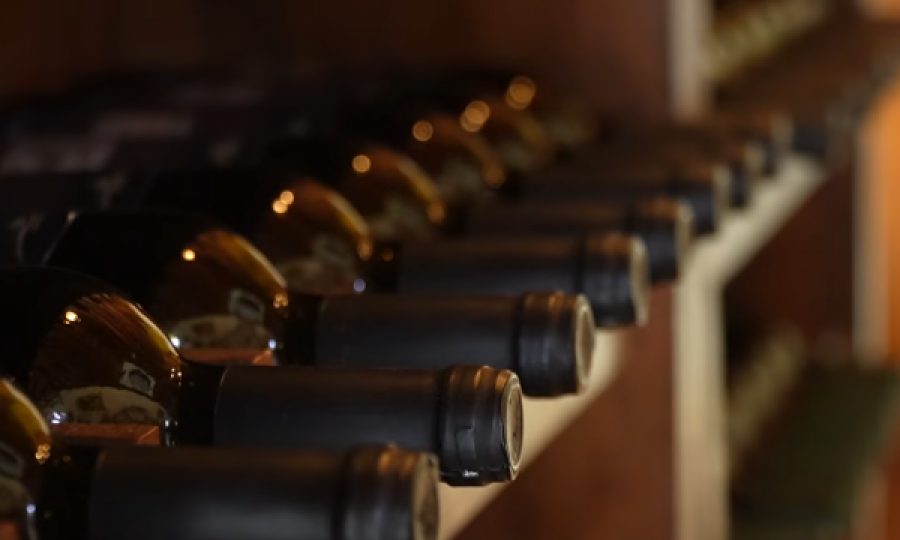 Në Shqipëri e duan verën e huaj, brenda një viti u importuan 6.5 milionë litra, me së shumti nga Italia, Kosova e Franca