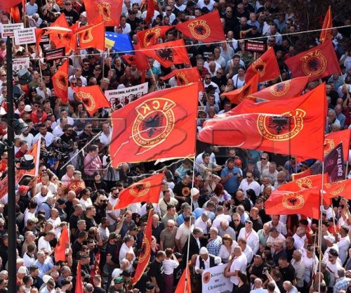 18-vjetori i shtetësisë gjen Kosovën mes festës dhe protestës