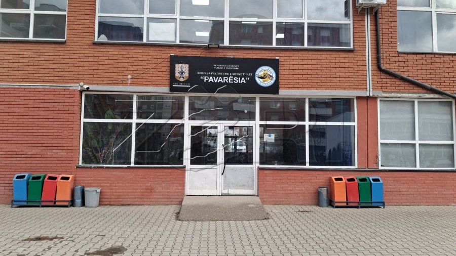Sot protestë dyorëshe në shkollën fillore “Pavarësia” në Prishtinë