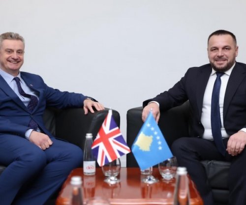 Maqedonci takon ambasadorin britanik, flasin për bashkëpunim në mbrojtje
