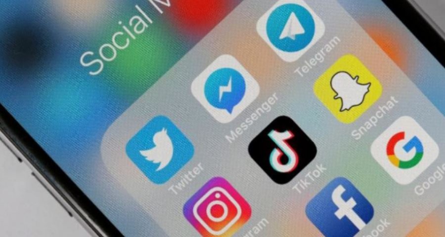 Evropa kufizon rrjetet sociale për të miturit, rriten problemet psikologjike