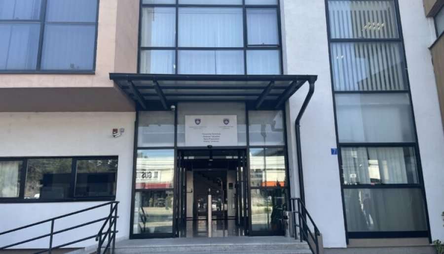 Kërkohet paraburgim ndaj një personi për shitblerje të narkotikëve e armëmbajtje pa leje në Ferizaj