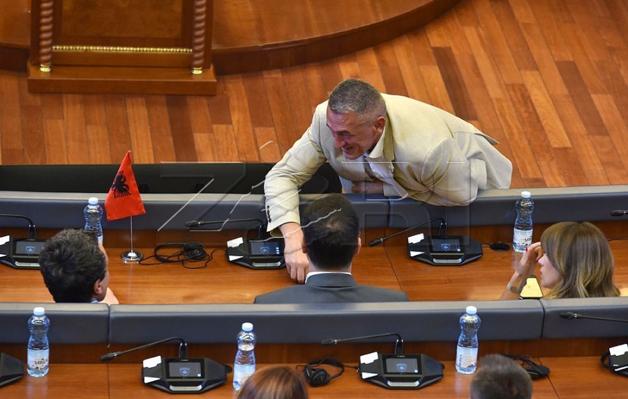 Rashiqi kërkon nga Lista Serbe të deklarohet për integrimin e institucioneve serbe, Bislimi paralajmëron javë kyçe