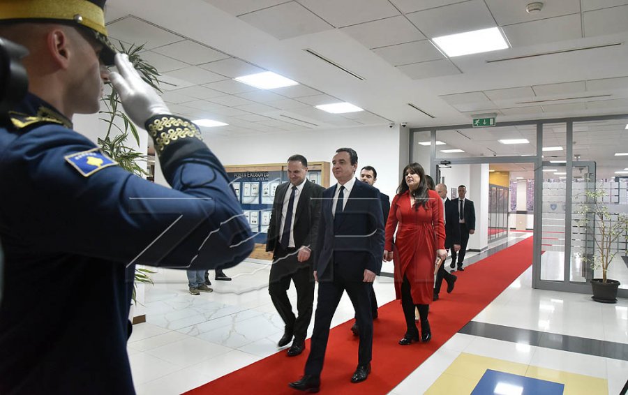 Kurti: Shërbimi ndaj Republikës dhe qytetarëve, është privilegji më i madh që do ta kemi