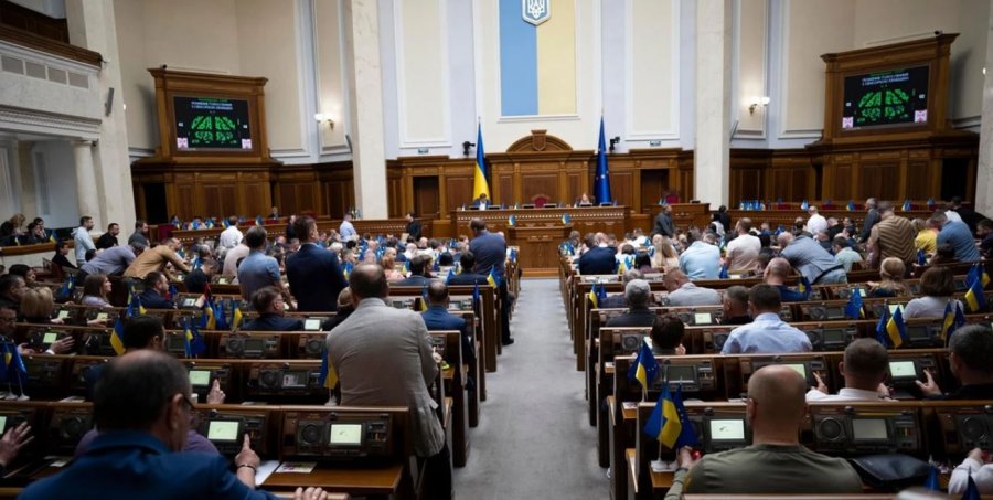 Helmim masiv i deputetëve ukrainas - autoritetet japin versionin e parë se si ndodhi