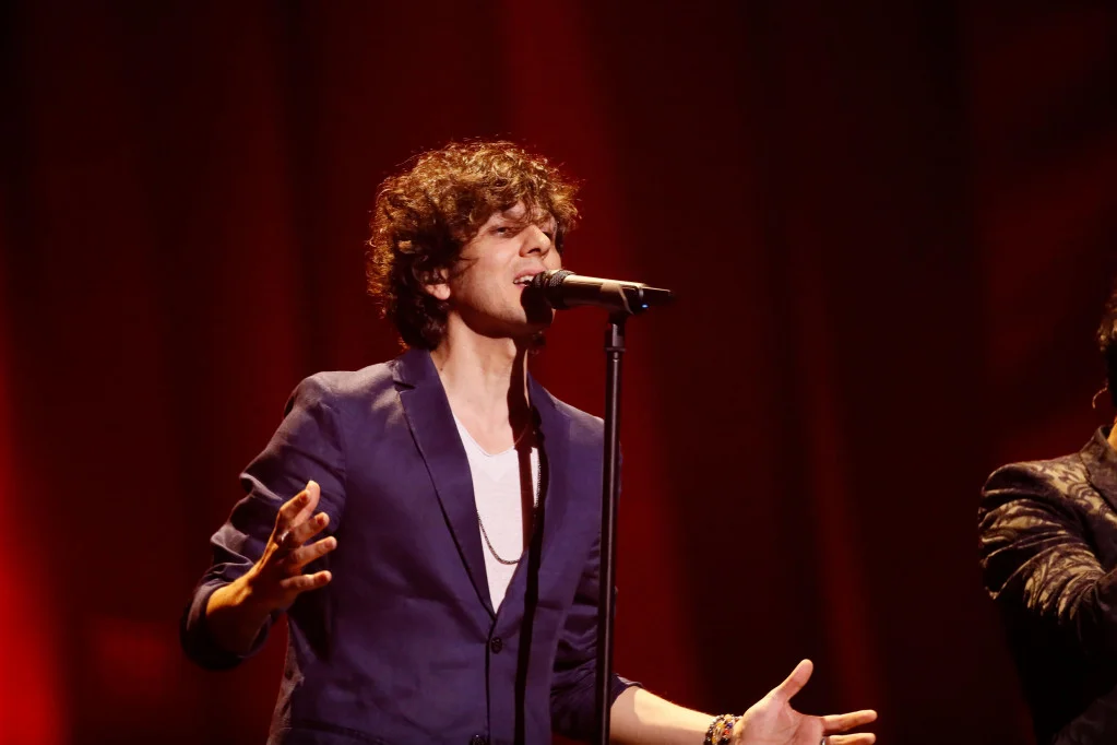 Këngëtari shqiptar në Sanremo me këngë për fëmijët në Gazë synon Eurovisionin