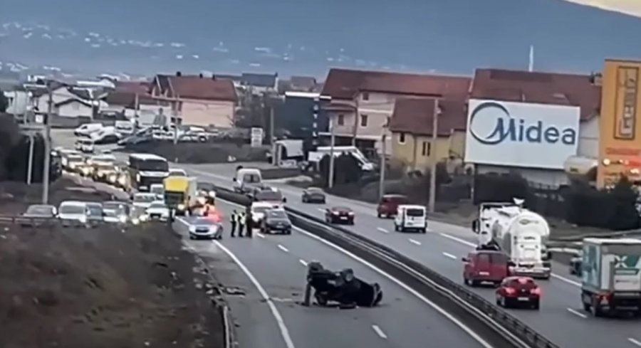 Rrokulliset një veturë te Kroni i Mbretit në Drenas [video]