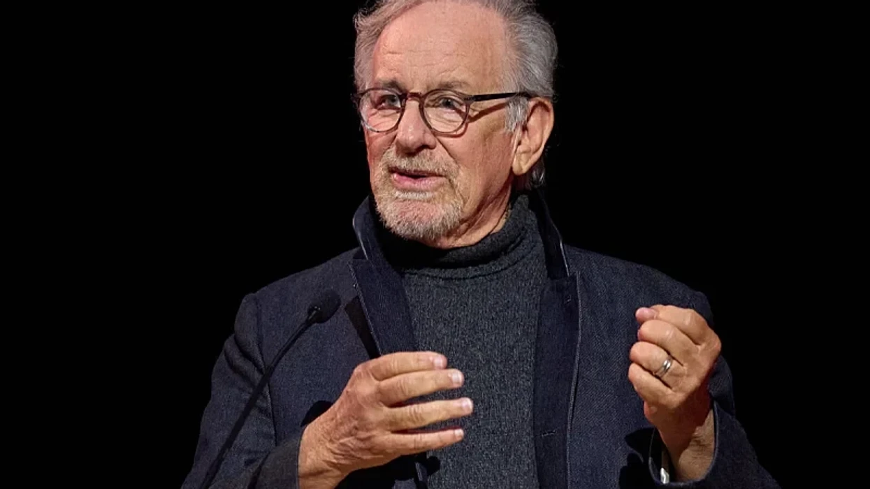 Steven Spielberg dhe gruaja e tij dhurojnë 25.000 dollarë për familjen e James Van Der Beekut