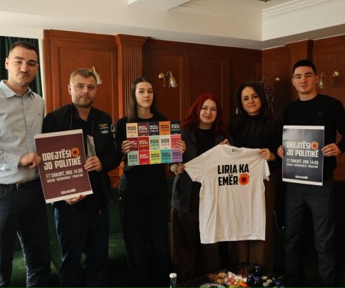 “Liria ka Emër” viziton familjen e Kadri Veselit në prag të marshit: Presim lirimin e tyre