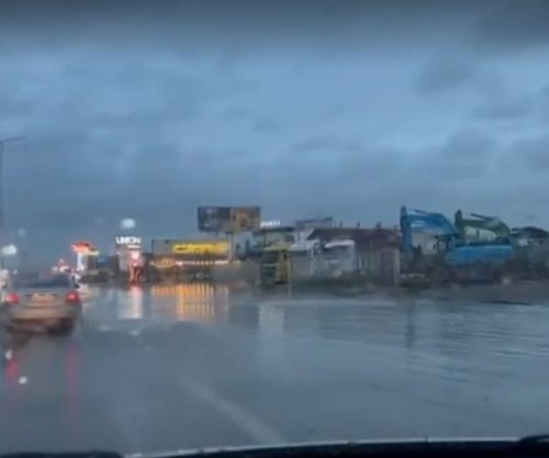 Vështirësohet trafiku në magjistralen Prishtinë-Shkup për shkak të reshjeve