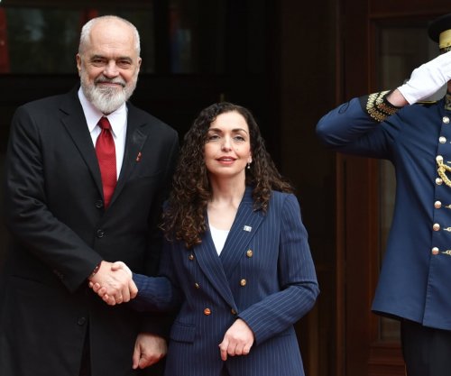 Presidentja Vjosa Osmani pret në takim kryeministrin shqiptar, Edi Rama