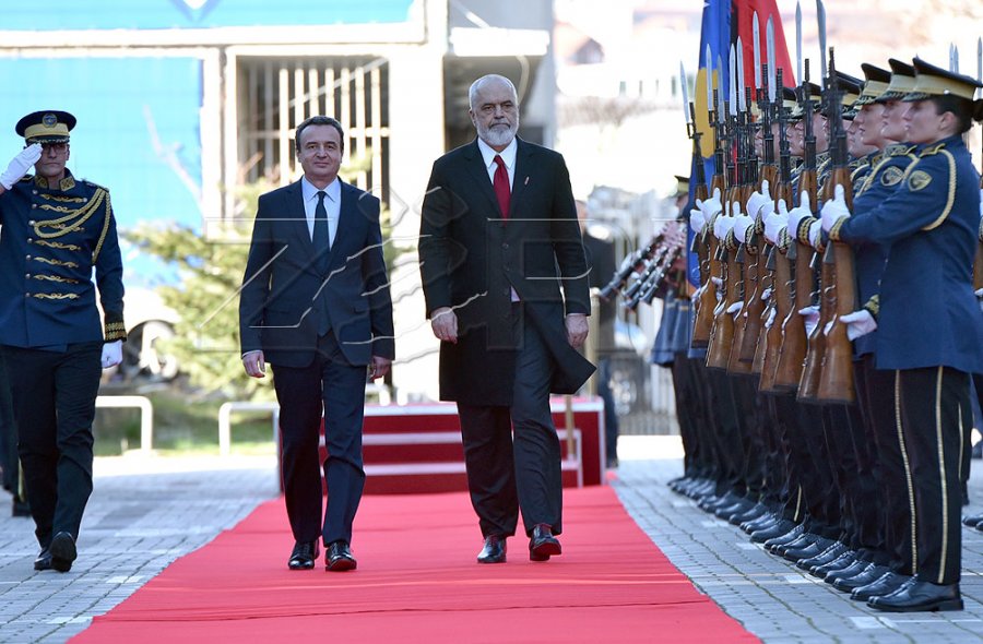 Sali Berisha kritikon vizitën e Edi Ramës: Armik i egër i Kosovës