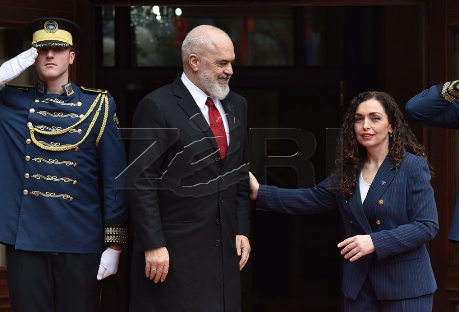 Rama zbulon “sekretin shtetëror”: Osmani u kërcënua për dy vjet pasi refuzoi bastisjen e Zyrës së Presidencës nga Gjykata Speciale