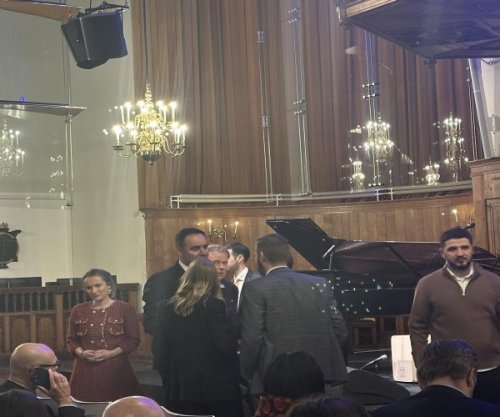 Kryediplomati Konjufca arrin në Hagë