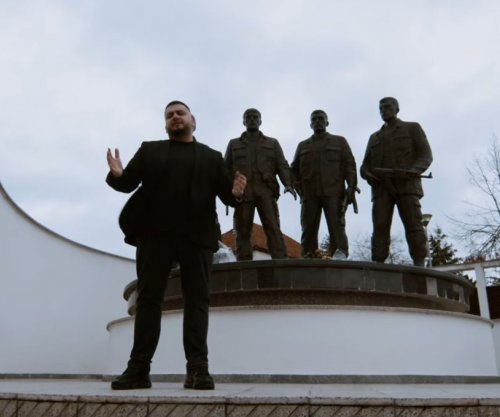 Ermal Fejzullahu për pavarësi i kushton këngë Hakif Zjenullahut