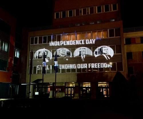 Platforma “Liria Ka Emër” projekton mesazhin “Ende duke mbrojtur lirinë tonë” në objektin e Presidencës