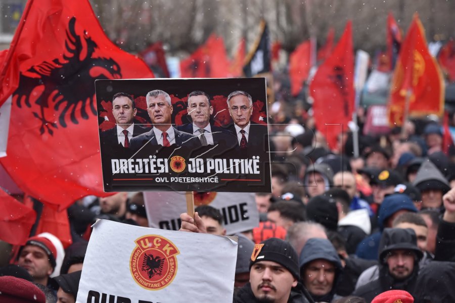 Walker për katërshen e UÇK-së: Të pafajshëm – t’i mbajnë larg familjeve, padrejtësi e tmerrshme