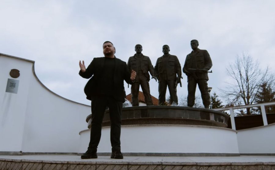 Ermal Fejzullahu për pavarësi i kushton këngë Hakif Zjenullahut