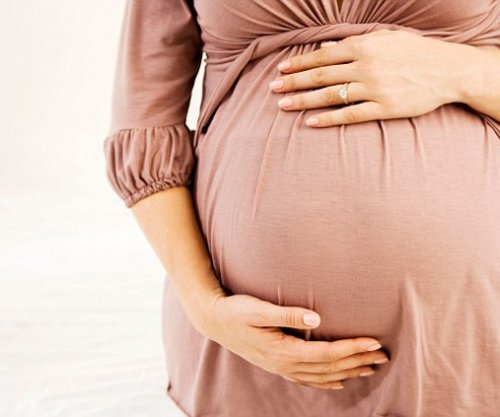 Ajri i ndotur prek mitrën, rrit rrezikun për sëmundje te fetusi