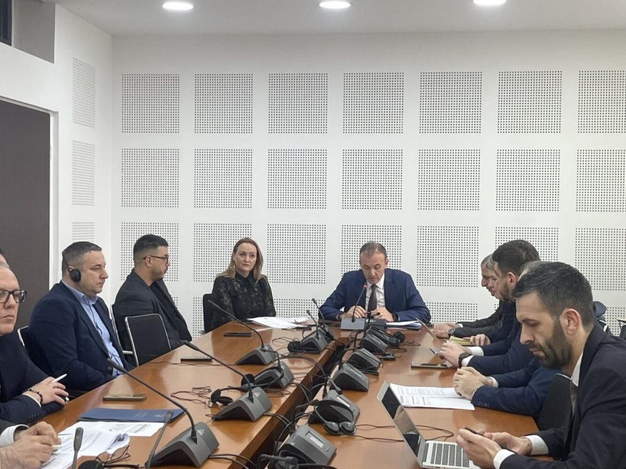 Kërkesa e ZKA-së për mbi 654 mijë euro shtesë nuk kalon, miratohen ndarjet buxhetore 2026