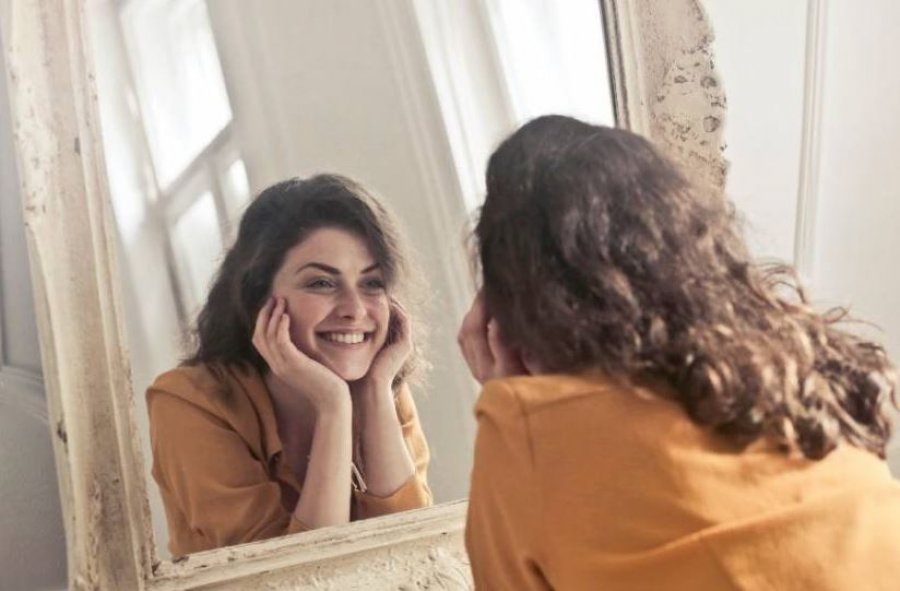 Qeshja, çelësi i krijimit të lidhjeve shoqërore