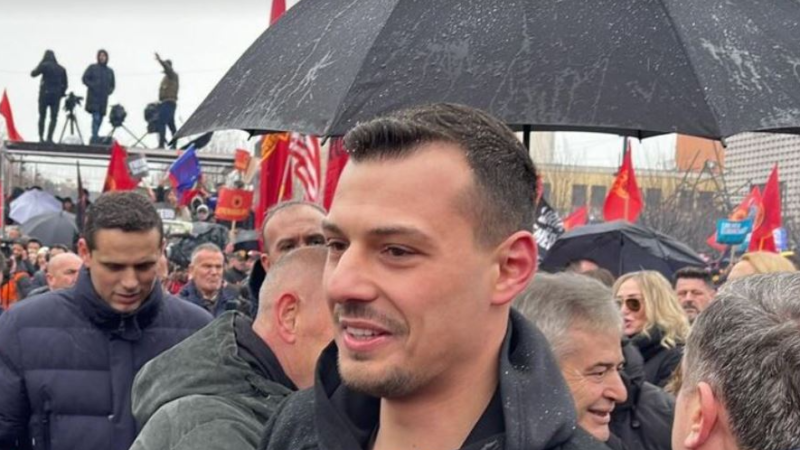 “Këto vite ishin të vështira për familjen tonë”, djali i Hashim Thaçit: Faleminderit secilit që na qëndroi pranë