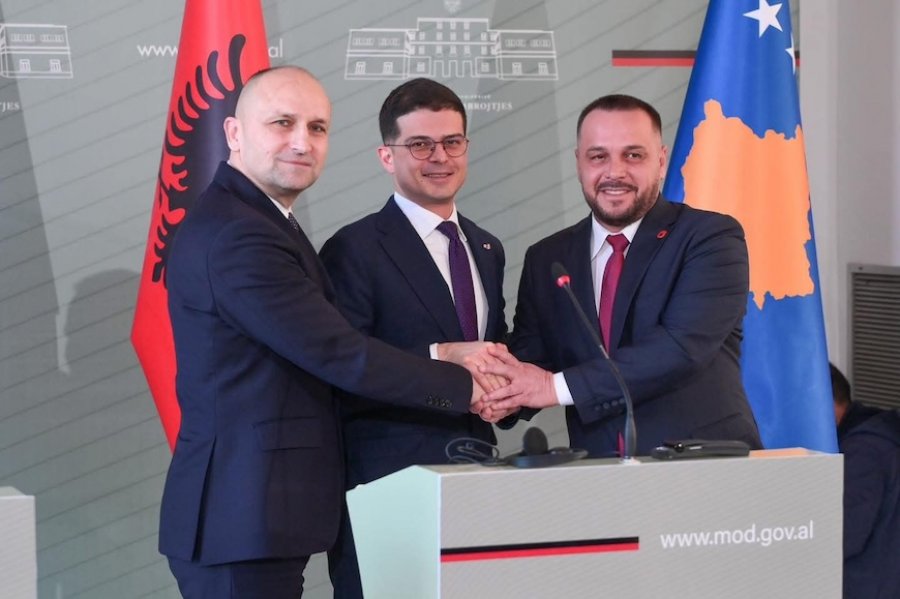 Maqedonci i përgjigjet Vuçiqit dhe Ushtrisë së Serbisë: Bashkëpunimi me Shqipërinë e Kroacinë s’është kërcënim për askënd